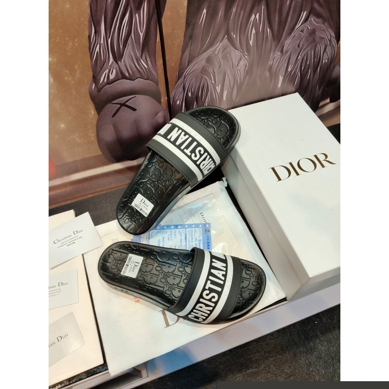 ch**an D*or slippers